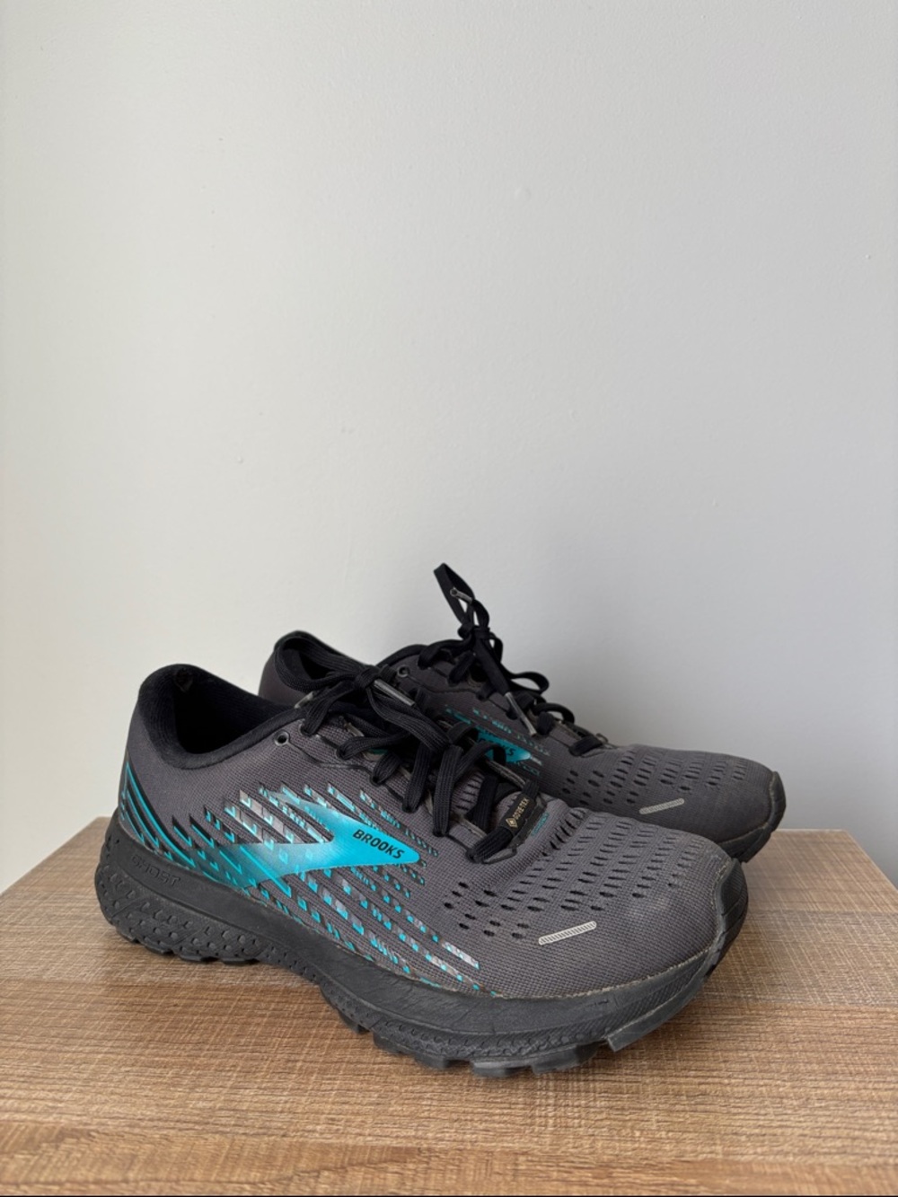 Brooks Women’s Athletic Shoes - Black with Teal Accents Size 8